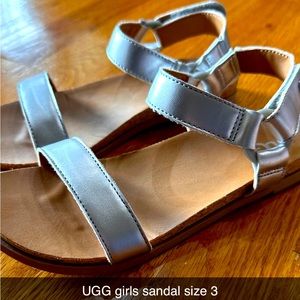 UGG girls sandal like new size 3